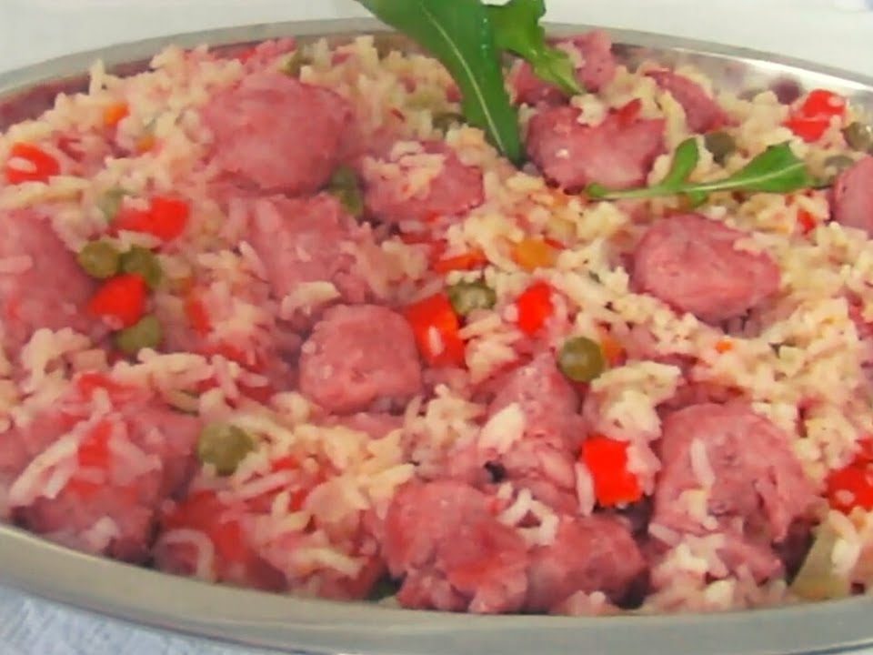 ARROZ COM LINGUIÇA. ALMOÇO COMPLETO FEITO COM APENAS 1 PANELA!