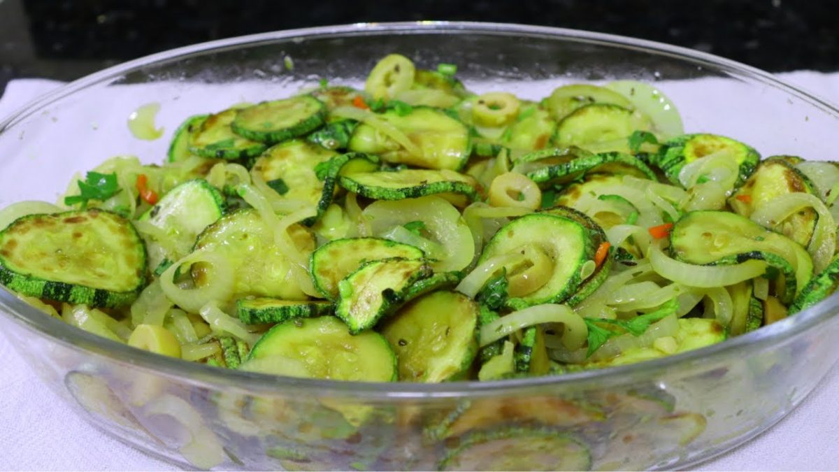 ESCABECHE DE ABOBRINHAS. RECEITA DELICIOSA PARA FAZER LANCHE OU ACOMPANHAR O CHURRASCO.