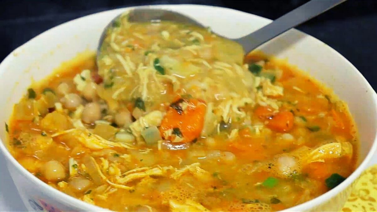 SOPA DE GRÃO DE BICO COM FRANGO.  PERFEITA PARA ESQUENTAR AS NOITES FRIAS.