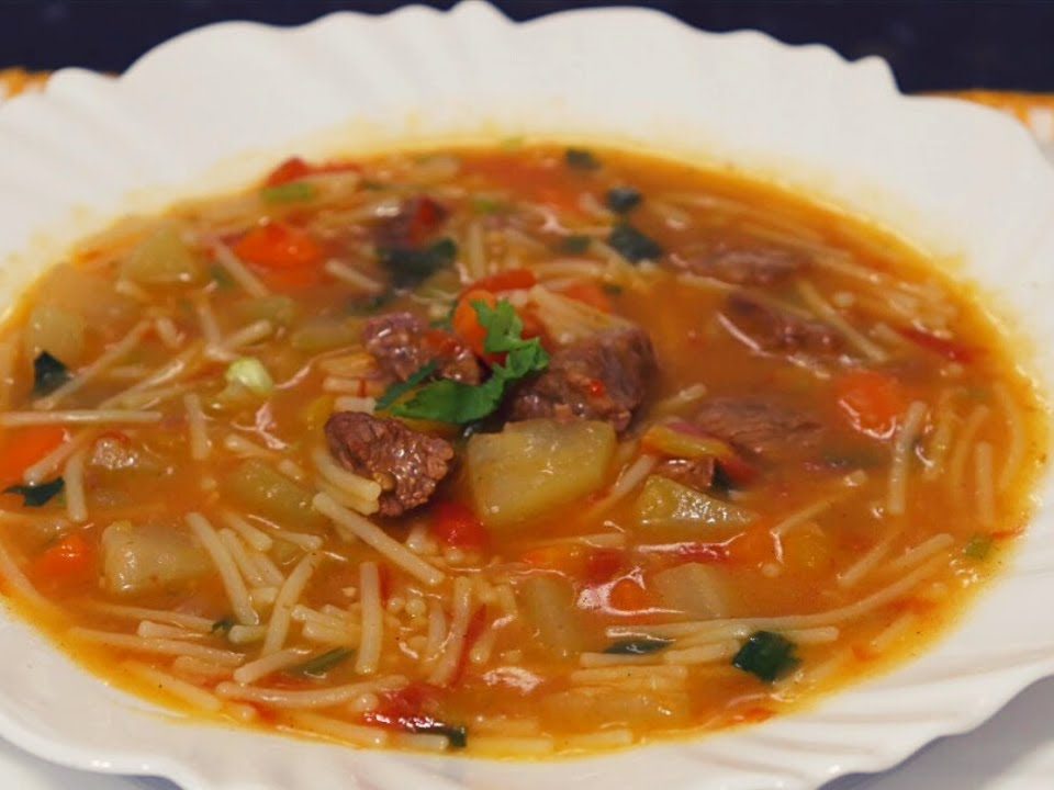 SOPA DE MACARRÃO SUCULENTA E SABOROSA. AQUI EM CASA NÃO PODE FALTAR.