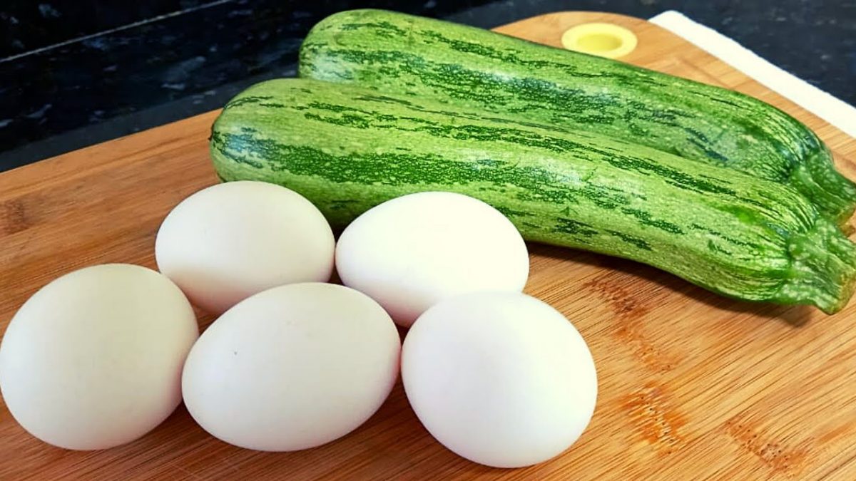 TEM ABOBRINHA E OVOS EM CASA? ENTÃO FAÇA ESTE MEXIDO DELICIOSO.