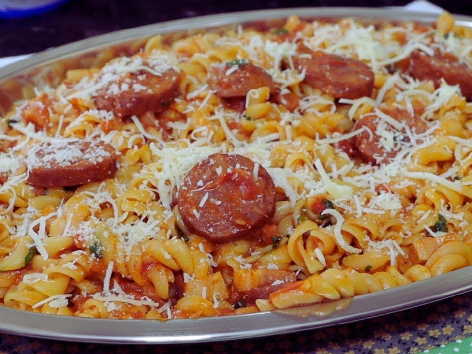 MACARRONADA DE DOMINGO FEITA NUMA PANELA SÓ. A MELHOR RECEITA.