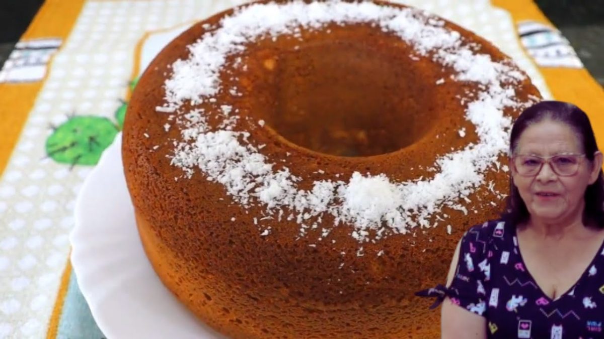 BOLO FOFINHO DE CREME DE LEITE E COCO.MELHOR RECEITA PARA O CAFÉ DA MANHÃ.