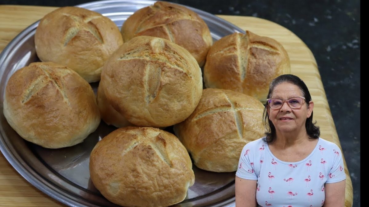 PÃO COZIDO NA ÁGUA.VOCÊ JÁ EXPERIMENTOU ESTA RECEITA? A CASQUINHA FICA CROCANTE E SABOROSA.