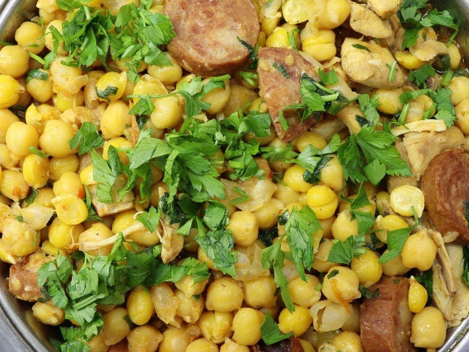 ENSOPADO DE FRANGO COM GRÃO DE BICO. RECEITA QUENTINHA PARA O ALMOÇO OU JANTAR.