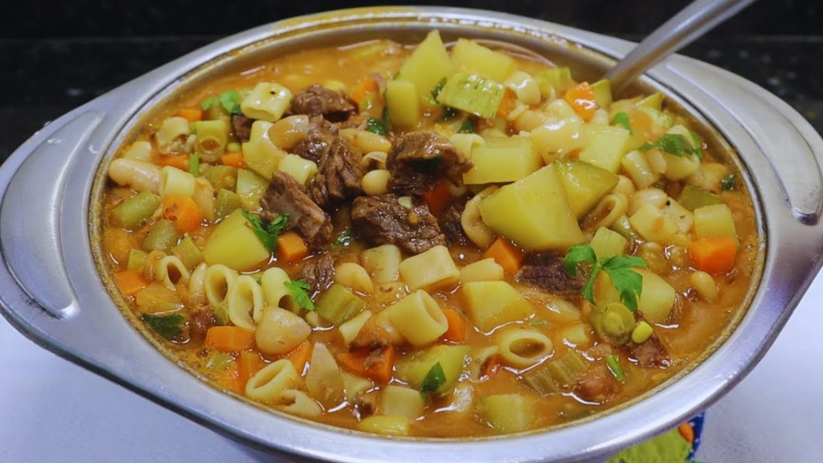 MINSTRONE OU SOPA PEDAÇUDA DE CARNE E LEGUMES. NESTE FRIOZINHO NÃO HÁ NADA MELHOR