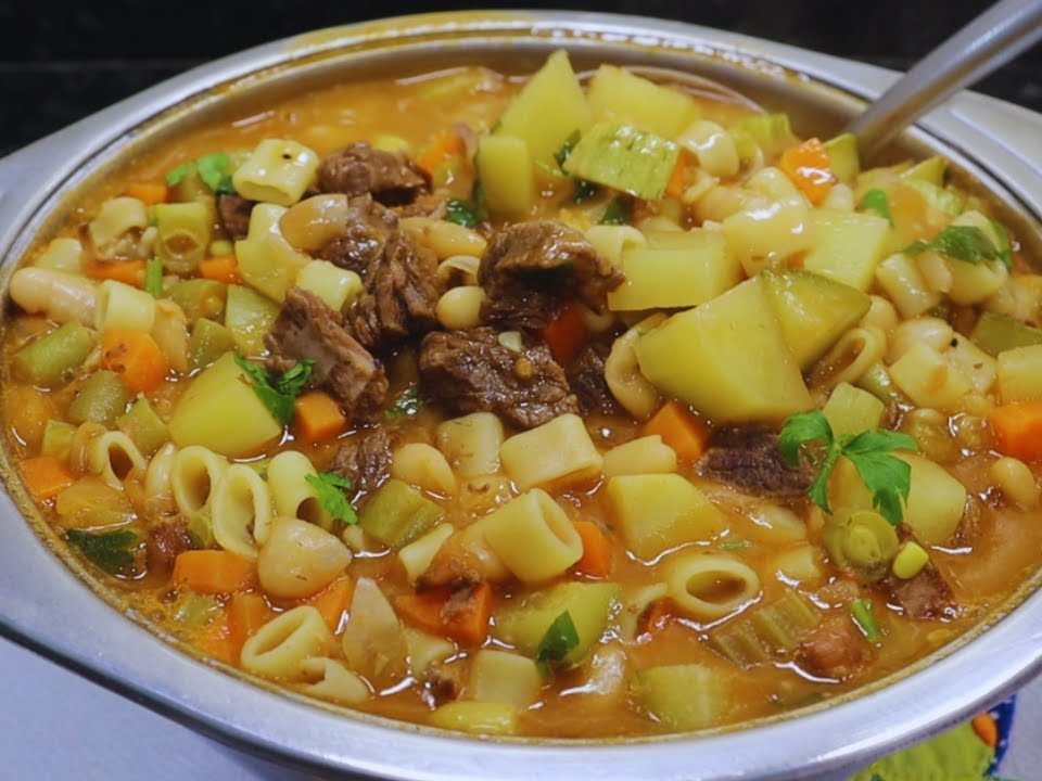 MINSTRONE OU SOPA PEDAÇUDA DE CARNE E LEGUMES. NESTE FRIOZINHO NÃO HÁ NADA MELHOR