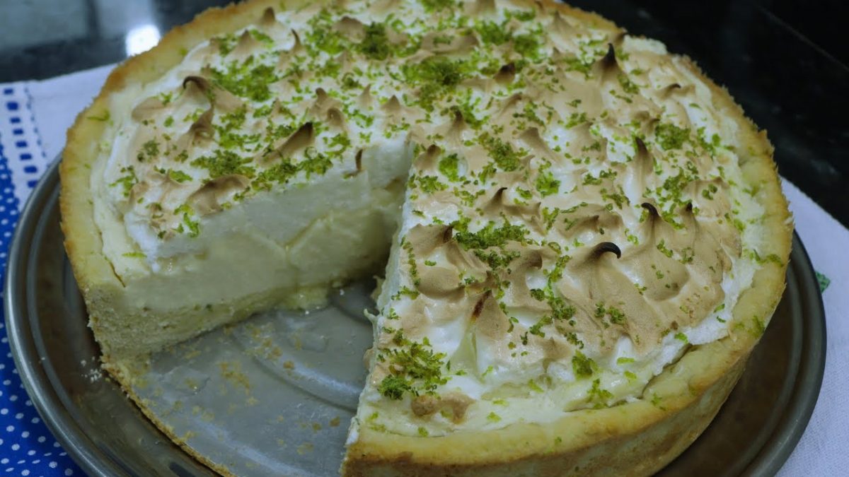 TORTA DE LIMÃO COM MERENGUE. INCRIVELMENTE SABOROSA PARA DATAS ESPECIAIS, NATAL E ANO NOVO.