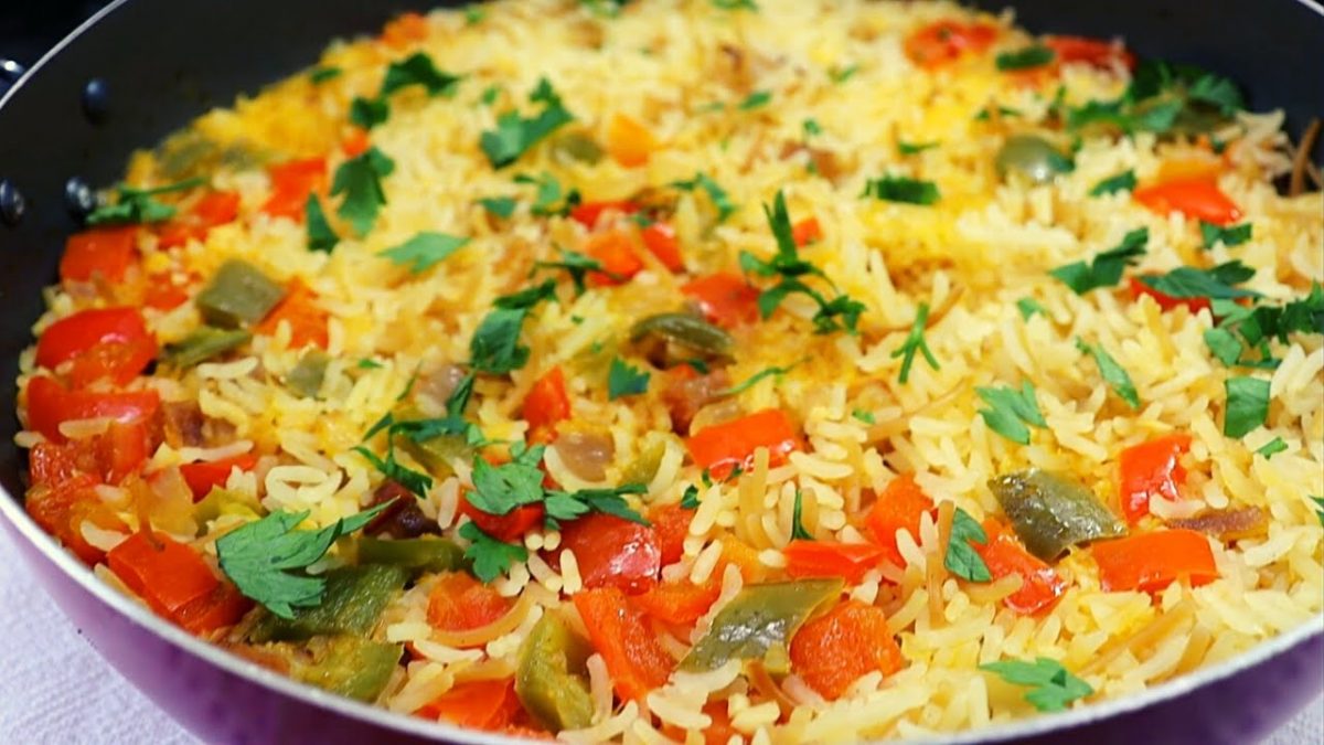 ARROZ COM MACARRÃO. FICA SOLTINHO E NÃO PODE FALTAR NA MINHA CASA.