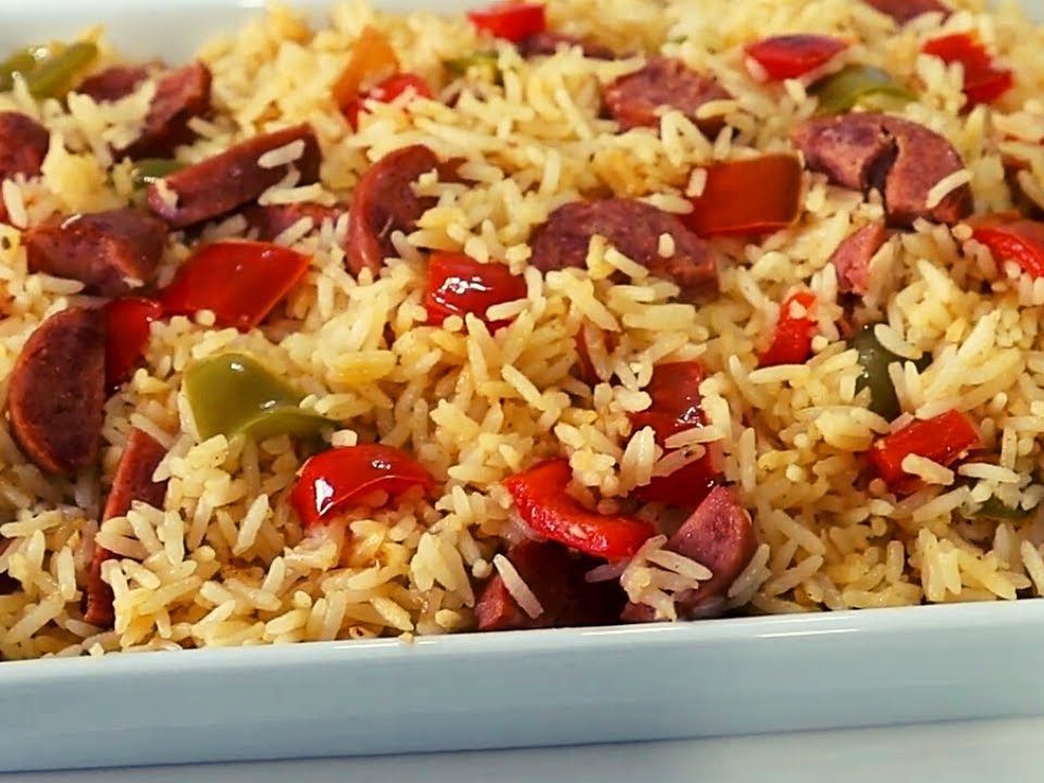 ARROZ  COM LINGUIÇA E PIMENTÃO. RECEITA FÁCIL E SABOROSA.