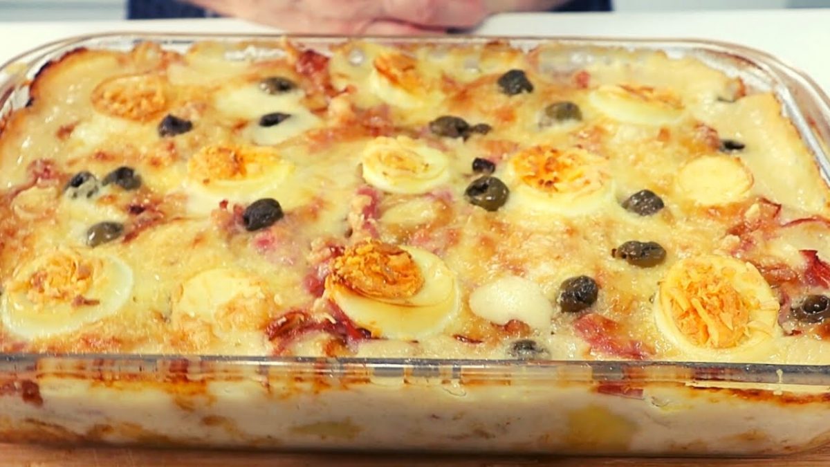 BATATA GRATINADA À PORTUGUESA. RECEITA COM CARA DE ALMOÇO DE DOMINGO.