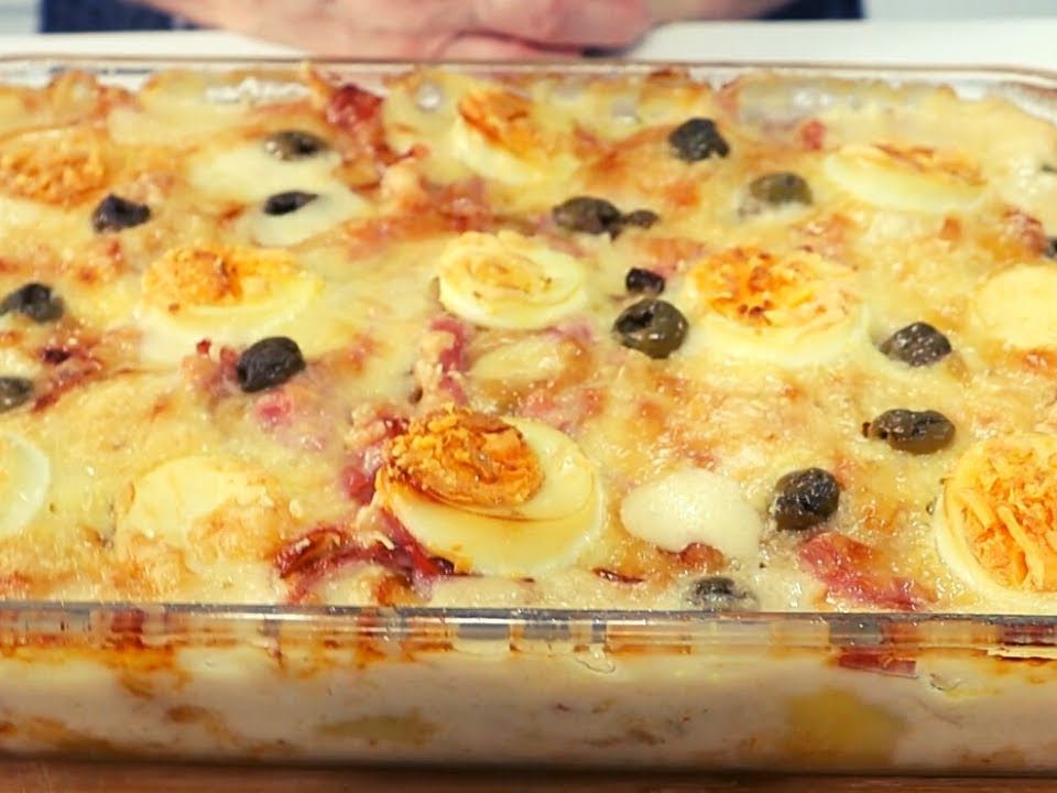 BATATA GRATINADA À PORTUGUESA. RECEITA COM CARA DE ALMOÇO DE DOMINGO.