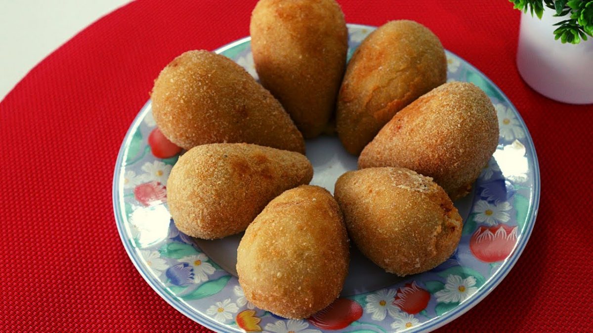 COXINHA DE FRANGO COM MASSA ECONÔMICA. GANHE DINHEIRO COM ESSA RECEITA!