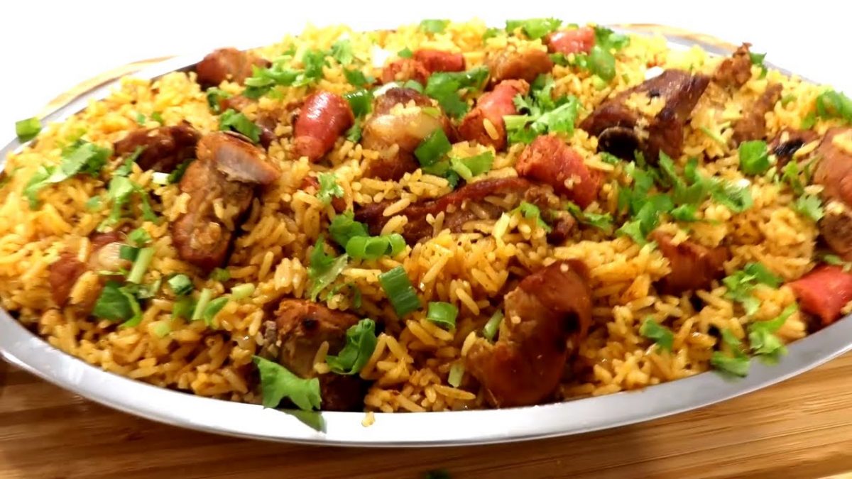 ARROZ DA ROÇA. COMIDA CAIPIRA SUPER SABOROSA COM COSTELINHA DE PORCO E LINGUIÇA.