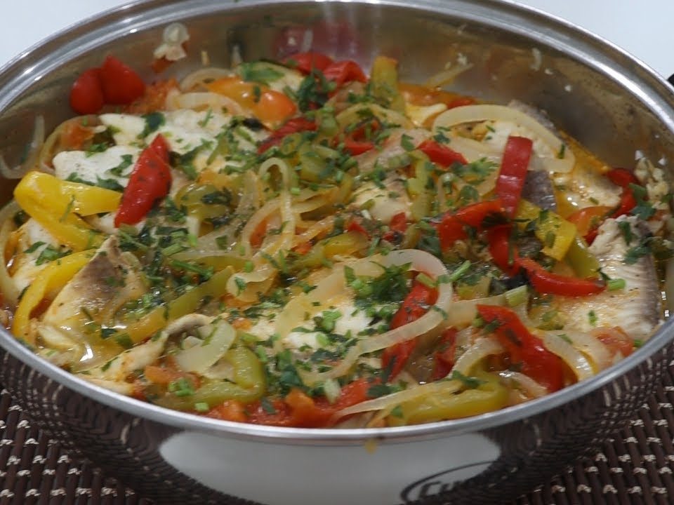 FILÉ DE PEIXE ENSOPADO SUPER FÁCIL E RÁPIDO. QUASE UMA MOQUECA.IDEAL PARA O ALMOÇO DE PÁSCOA.