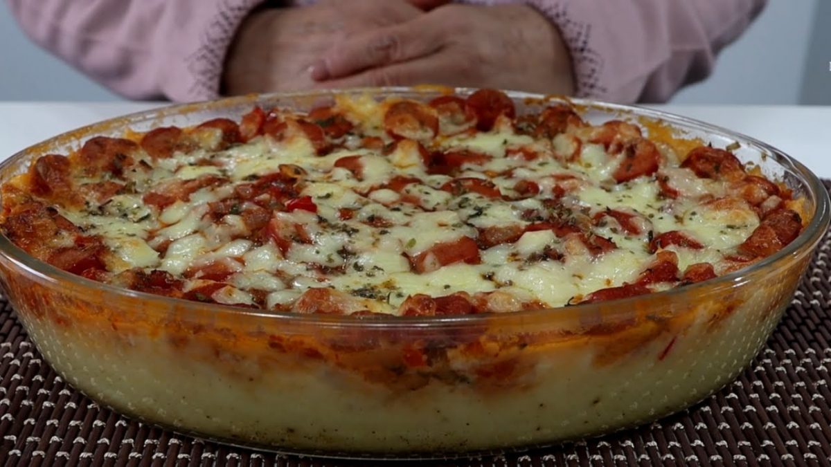 ALMOÇO RÁPIDO: ESCONDIDINHO INVERTIDO DE BATATA COM SALSHICHA.