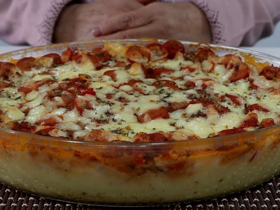 ALMOÇO RÁPIDO: ESCONDIDINHO INVERTIDO DE BATATA COM SALSHICHA.