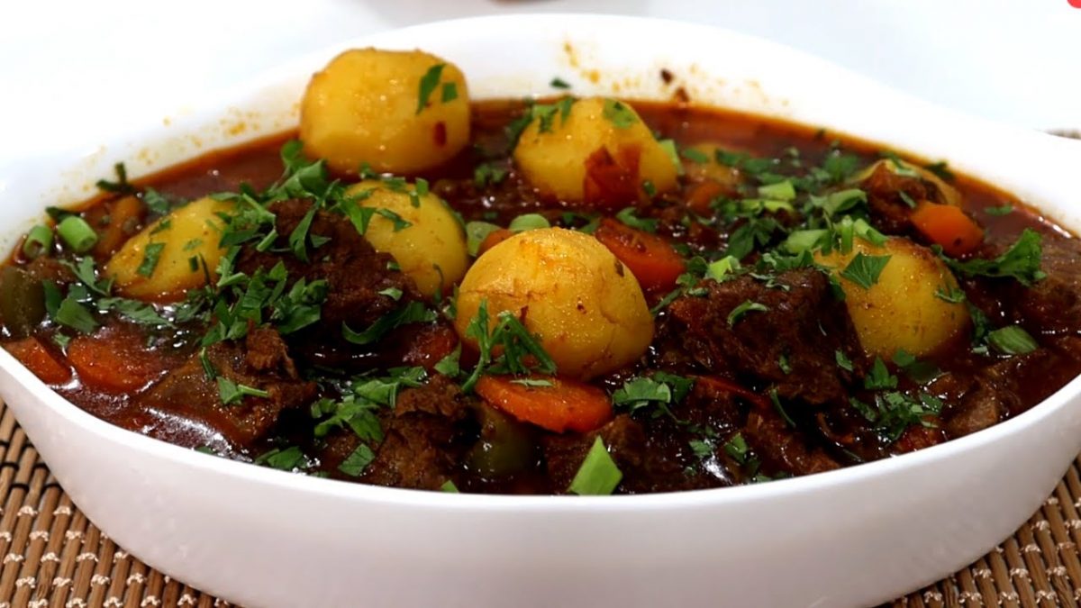 PICADINHO DE CARNE COM BATATAS.SUCULENTO SIMPLES E FÁCIL DE FAZER.