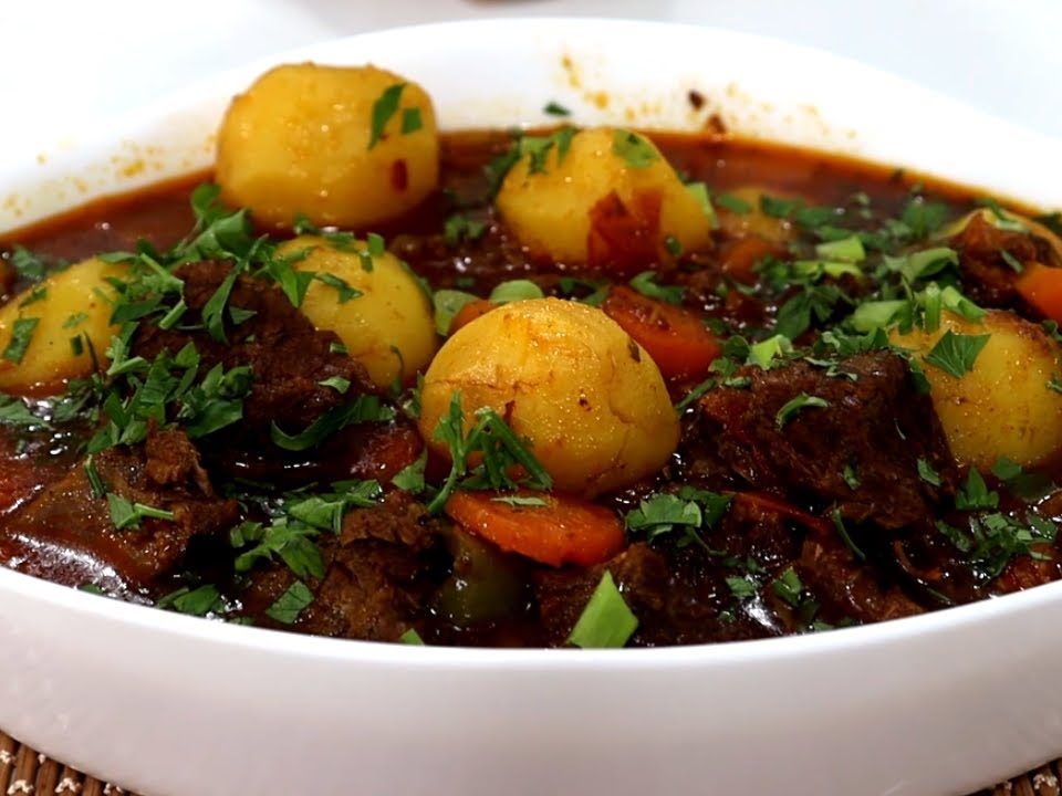 PICADINHO DE CARNE COM BATATAS.SUCULENTO SIMPLES E FÁCIL DE FAZER.