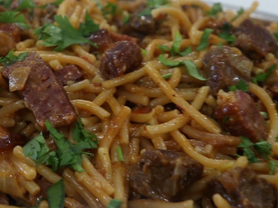 MACARRÃO TROPEIRO. RECEITA DE MACARRONADA ESPECIAL PARA O ALMOÇO DE DOMINGO.