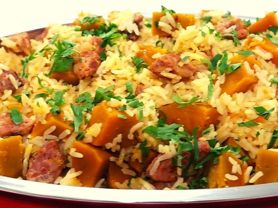 ARROZ SOLTINHO E GOSTOSO FEITO DESTE JEITO VOCÊ NUNCA VIU IGUAL. FEITO COM ABÓBORA E LINGUIÇA.