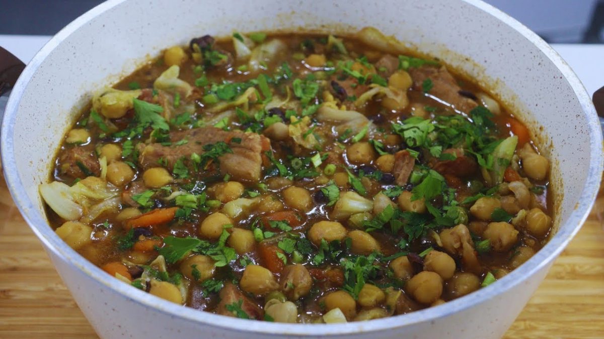 COSTELINHA DE PORCO ENSOPADA.RECEITA QUENTINHA PARA O FRIO.