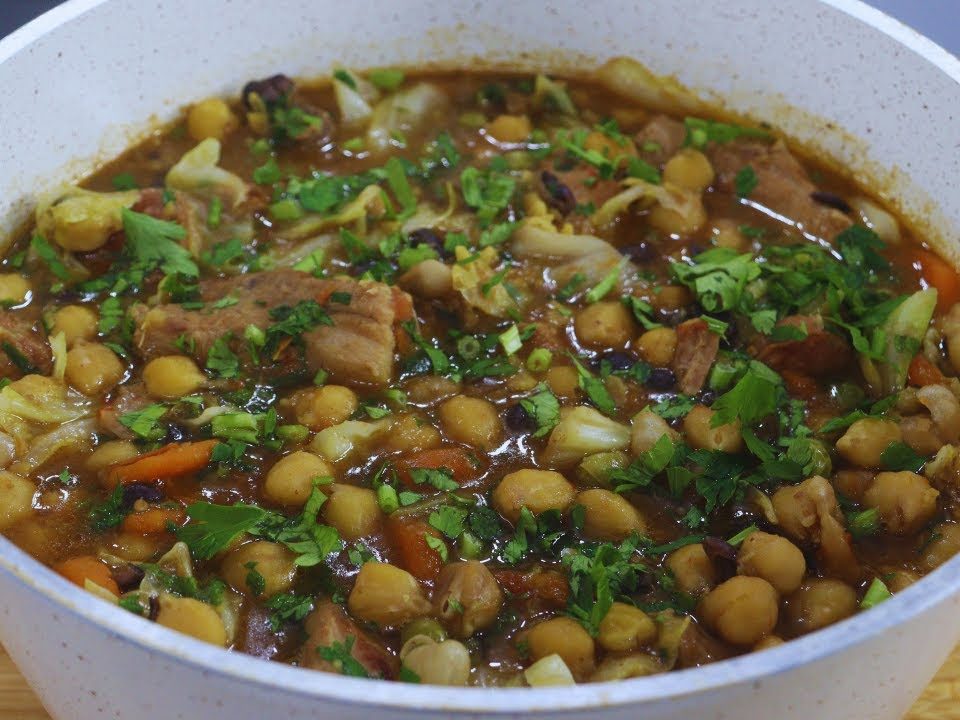 COSTELINHA DE PORCO ENSOPADA.RECEITA QUENTINHA PARA O FRIO.