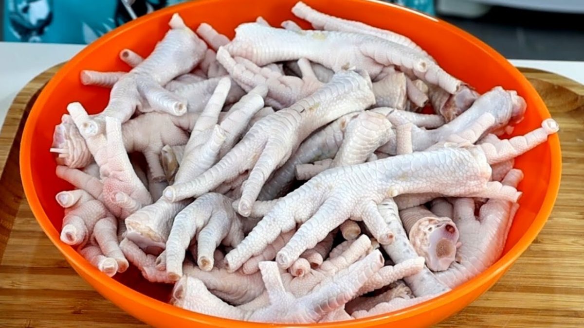 CALDO DE GALINHA CASEIRO FEITO COM PÉ DE FRANGO. COLÁGENO PURO!