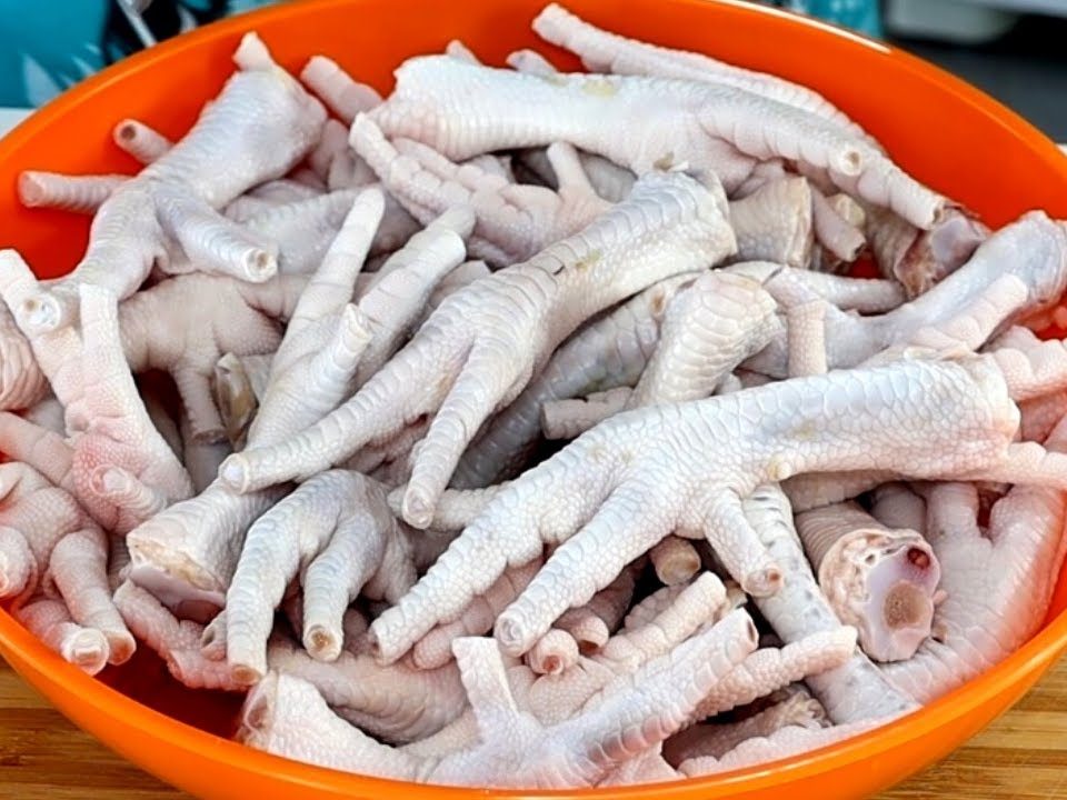 CALDO DE GALINHA CASEIRO FEITO COM PÉ DE FRANGO. COLÁGENO PURO!