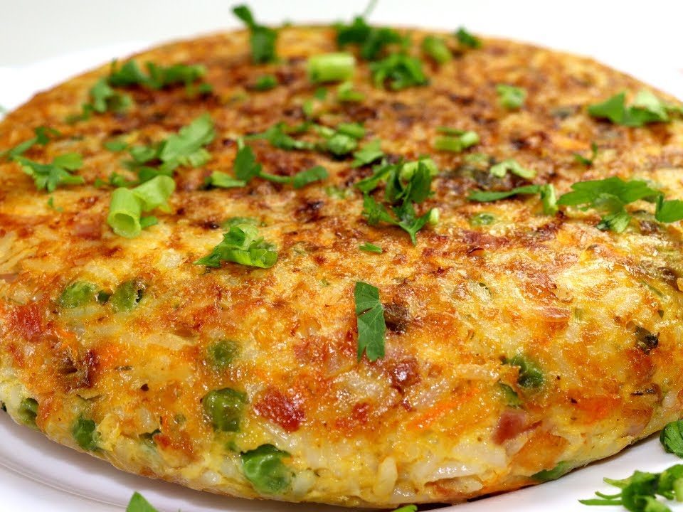 TEM ARROZ AMANHECIDO NA GELADEIRA? NÃO JOGUE FORA! FAÇA ESSA DELICIOSA TORTA DE FRIGIDEIRA.