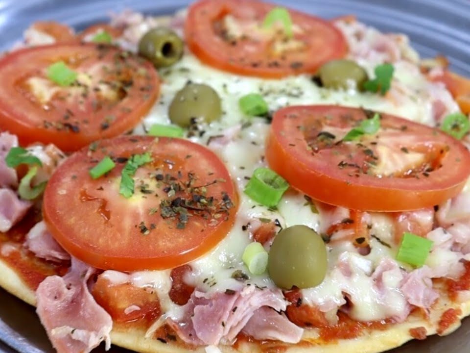 PIZZA DE LIQUIDIFICADOR NA FRIGIDEIRA. CASEIRA, RÁPIDA E FÁCIL DE FAZER!