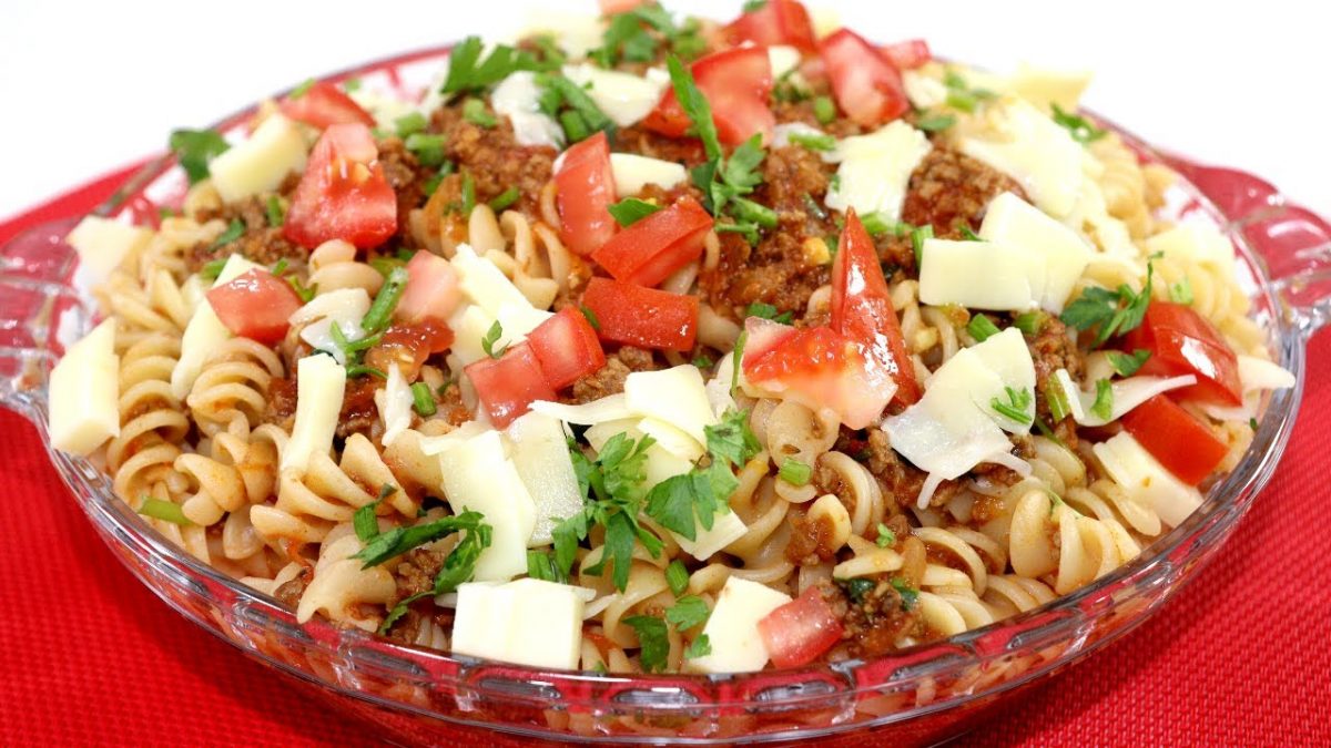 MACARRONADA SUCULENTA COM CARNE MOÍDA. ALMOÇO SIMPLES, RÁPIDO E SABOROSO QUE BOLONHESA.