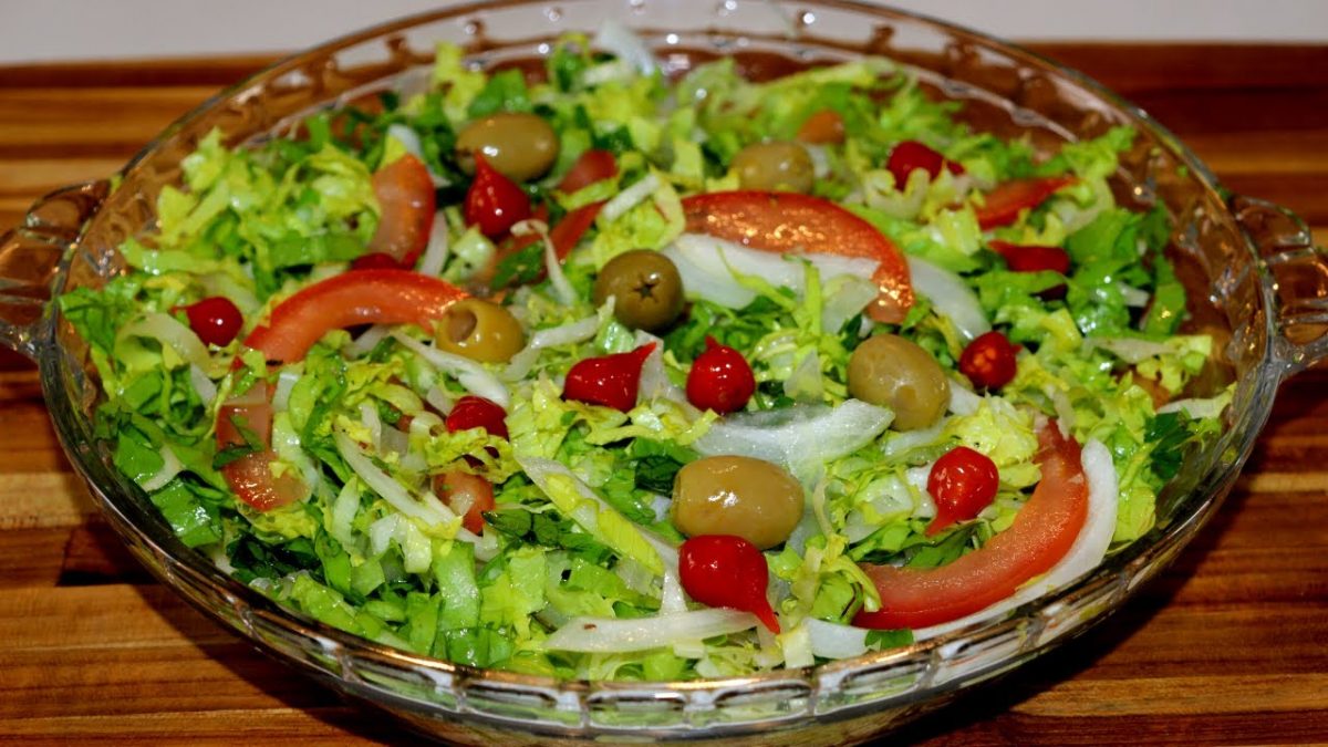 TEM ESCAROLA NA GELADEIRA? EXPERIMENTE ESSA DELICIOSA SALADA!