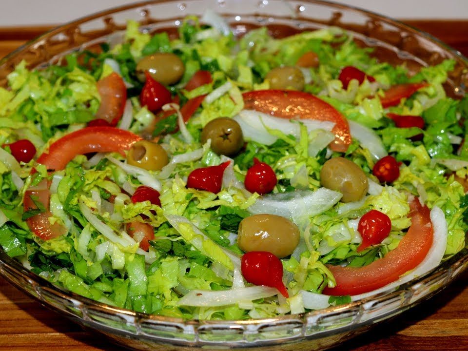 TEM ESCAROLA NA GELADEIRA? EXPERIMENTE ESSA DELICIOSA SALADA!