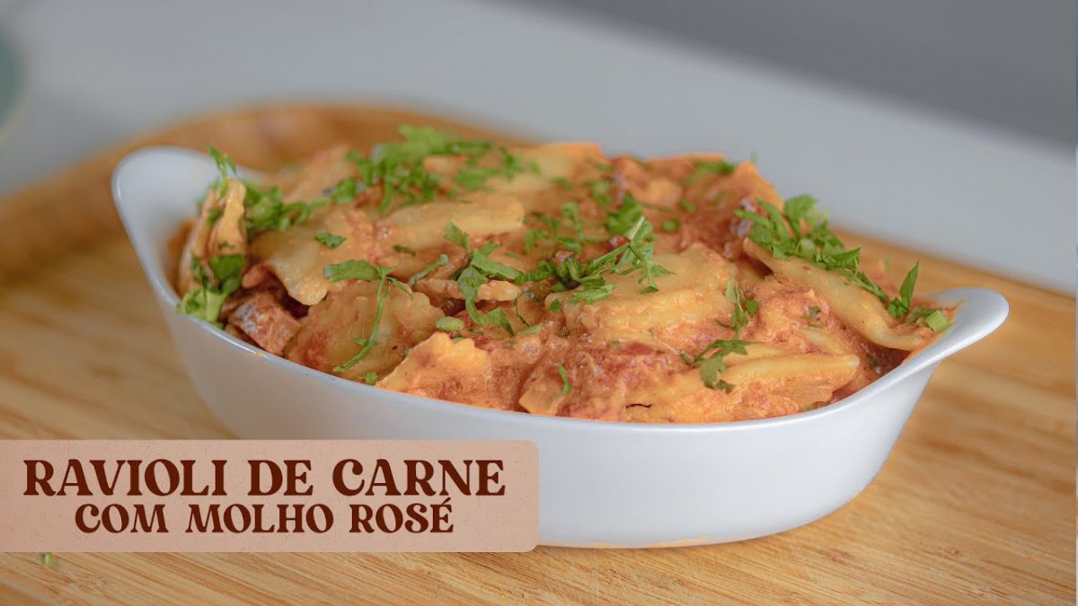 RAVIOLI DE CARNE AO MOLHO ROSÊ.