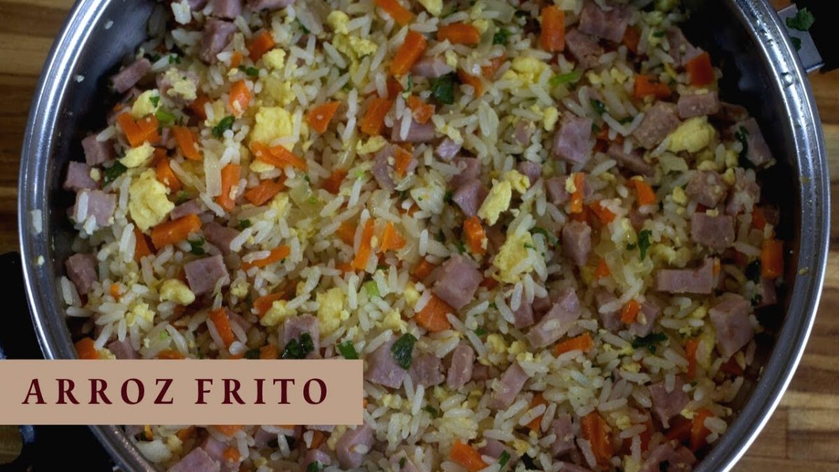 TEM SOBRAS DE ARROZ NA GELADEIRA.ENTÃO FAÇA ARROZ FRITO.