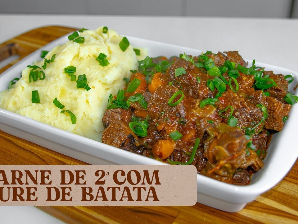 CARNE DE 2ª MACIA E COM PURÊ DE BATATAS.RECEITA BARATA E PERFEITA PARA ALMOÇO.