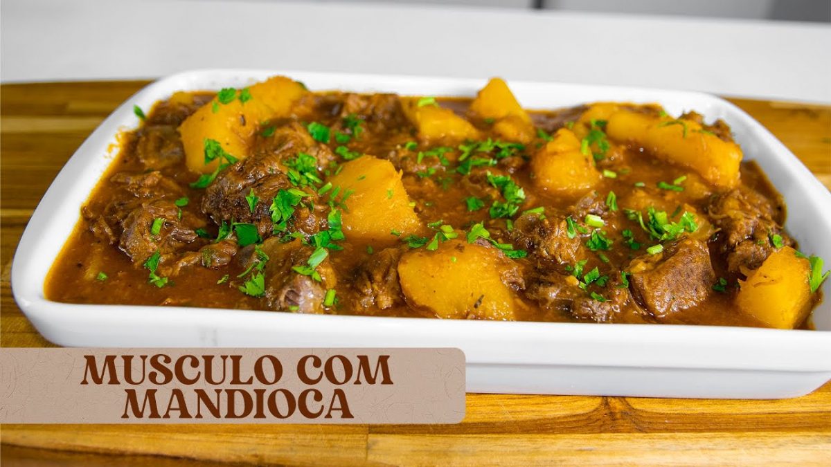 CARNE DE PANELA COM MANDIOCA. FEITA NA PANELA DE PRESSÃO.