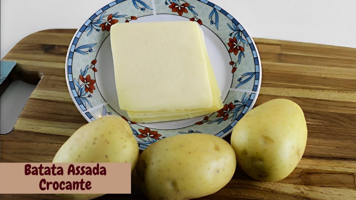 COM BATATA, QUEIJO E MANTEIGA FIZ ESSE DELICIOSO PRATO.