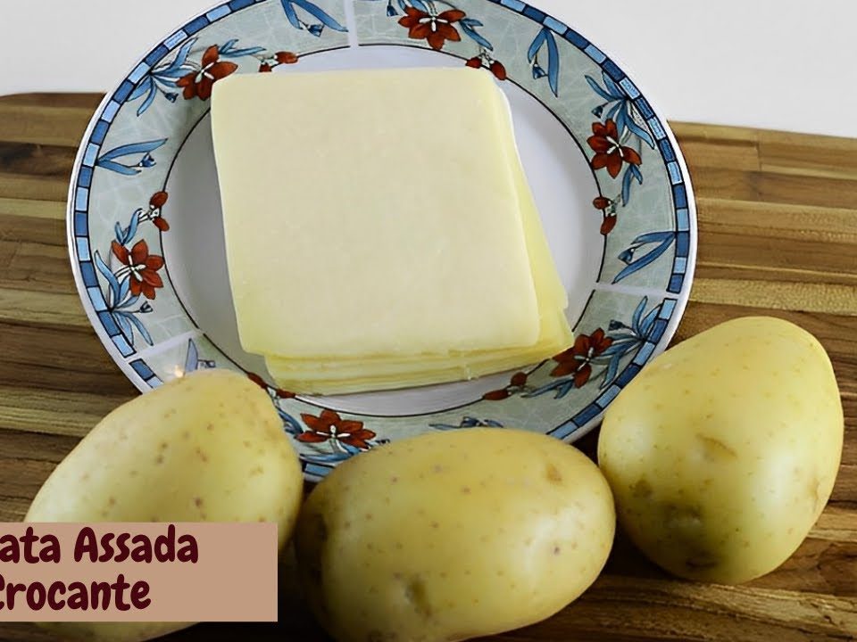 COM BATATA, QUEIJO E MANTEIGA FIZ ESSE DELICIOSO PRATO.