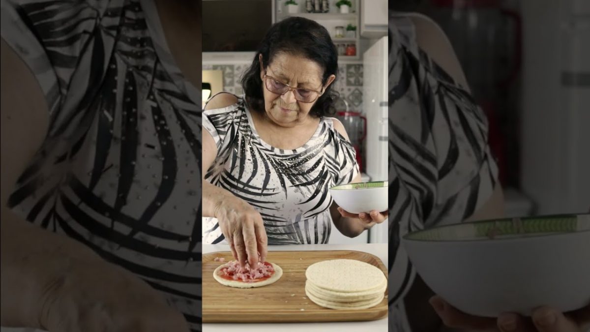 SUGESTÃO PARA LANCHE RÁPIDO: MINI PIZZA.