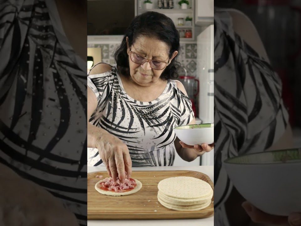 SUGESTÃO PARA LANCHE RÁPIDO: MINI PIZZA.