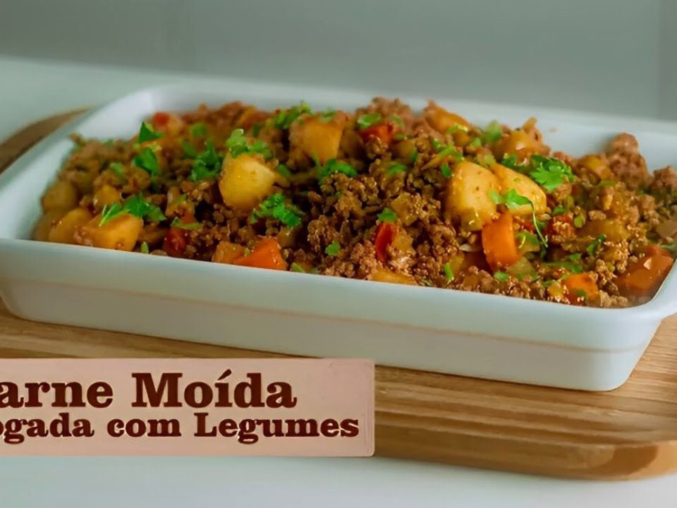 CARNE MOÍDA COM BATATAS E LEGUMES. RECEITA SUPER FÁCIL E COM TEMPERO ESPECIAL