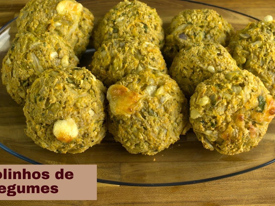 BOLINHO DE LEGUMES ASSADO NO FORNO. OPÇÃO RÁPIDA E NUTRITIVA PARA SERVIR EM QUALQUER OCASIÃO.