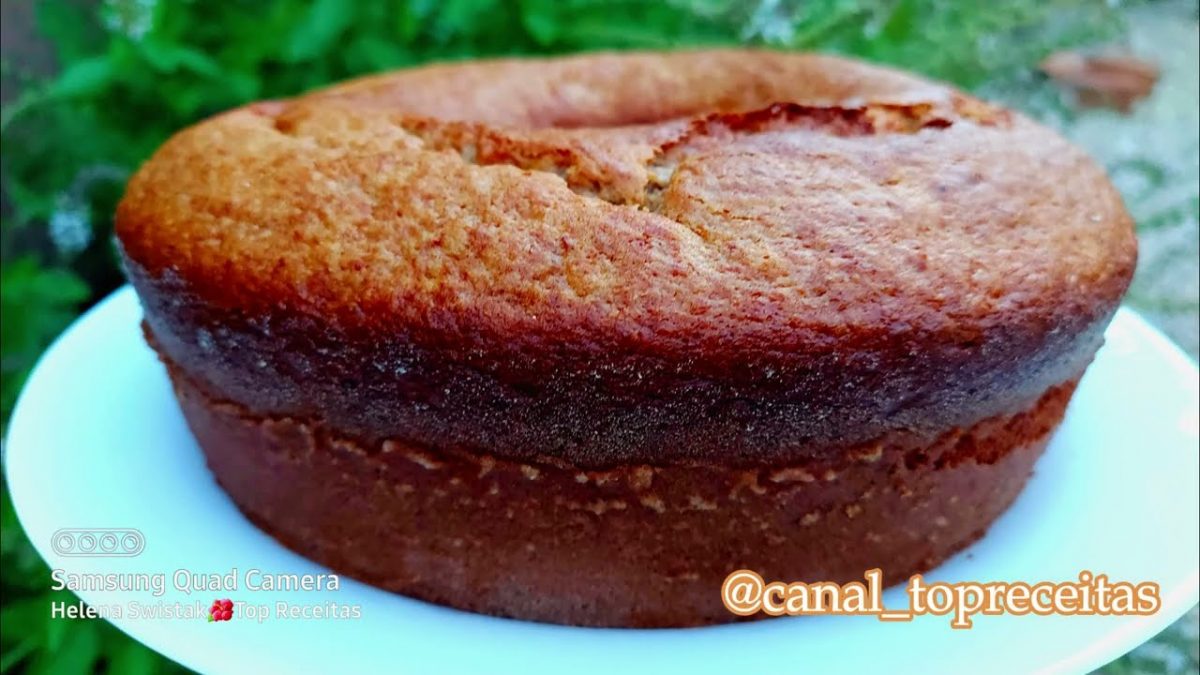 BOLO DE BANANA SIMPLES E FOFINHO - Só misturar e pronto!