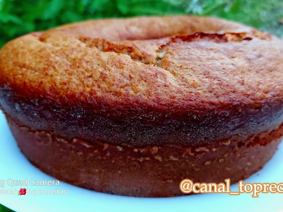 BOLO DE BANANA SIMPLES E FOFINHO - Só misturar e pronto!