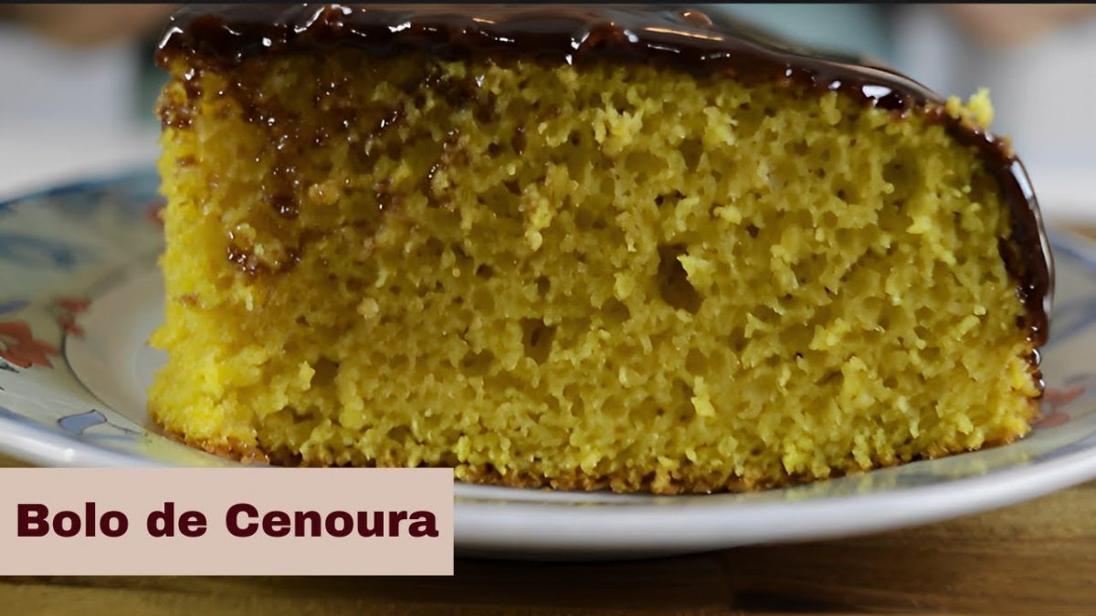 BOLO DE CENOURA COM COBERTURA DE CHOCOLATE. FOFINHO E COM MUITO CHOCOLATE. RECEITA DA VOVÓ.