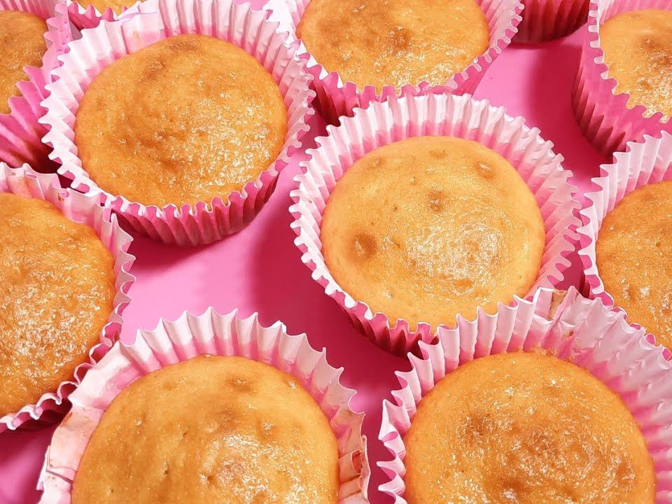 CUPCAKE DE BAUNILHA MASSA FOFINHA ÚMIDA  FÁCIL E DELICIOSA 😋 @ReceitasdaKelly