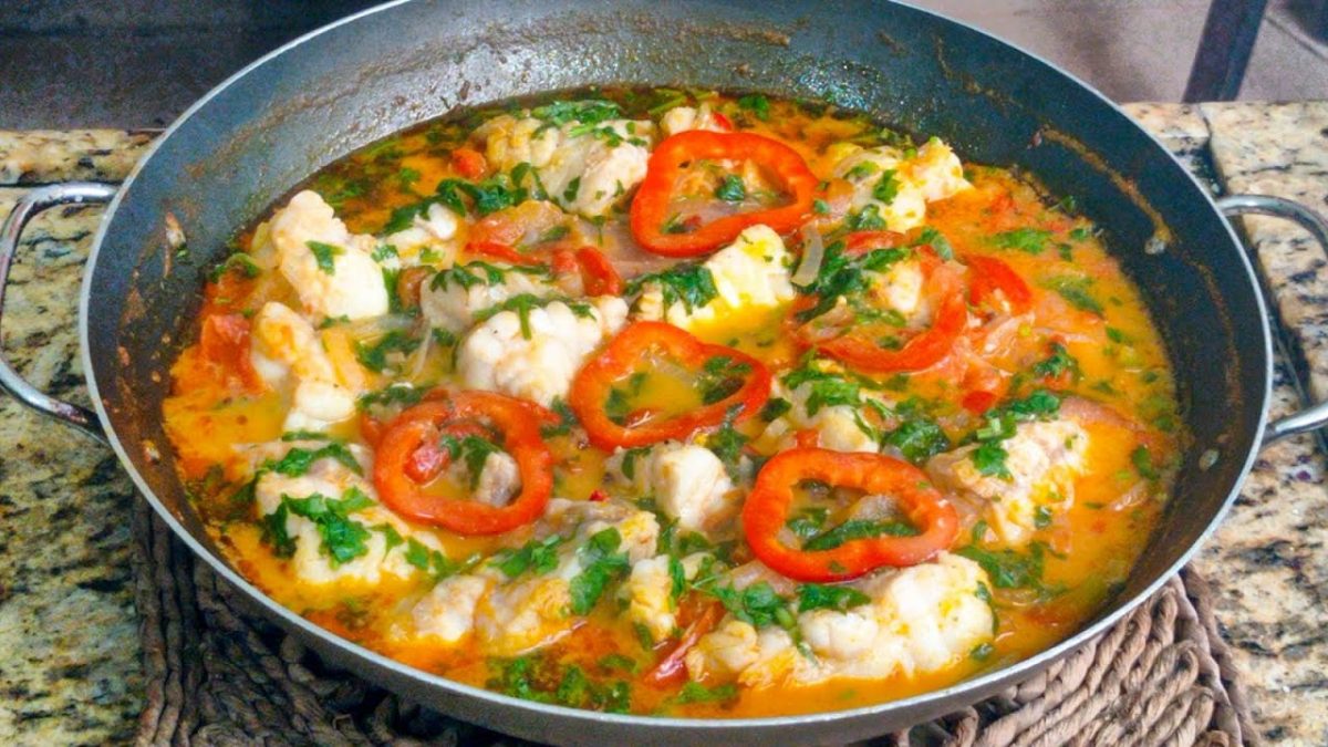 MOQUECA DE PEIXE SUPER FÁCIL E DELICIOSA