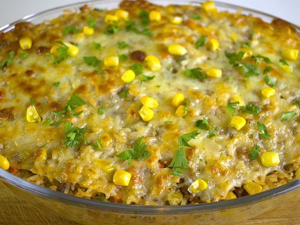 ARROZ DE FORNO COM SOBRAS DE ARROZ E CARNE MOÍDA.ALMOÇO COMPLETO.